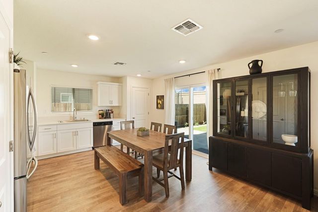 437 Rainbow Falls Ln, Manteca, CA 95337
