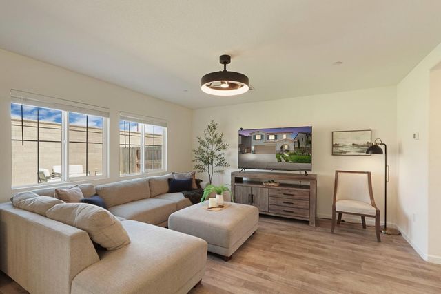 437 Rainbow Falls Ln, Manteca, CA 95337