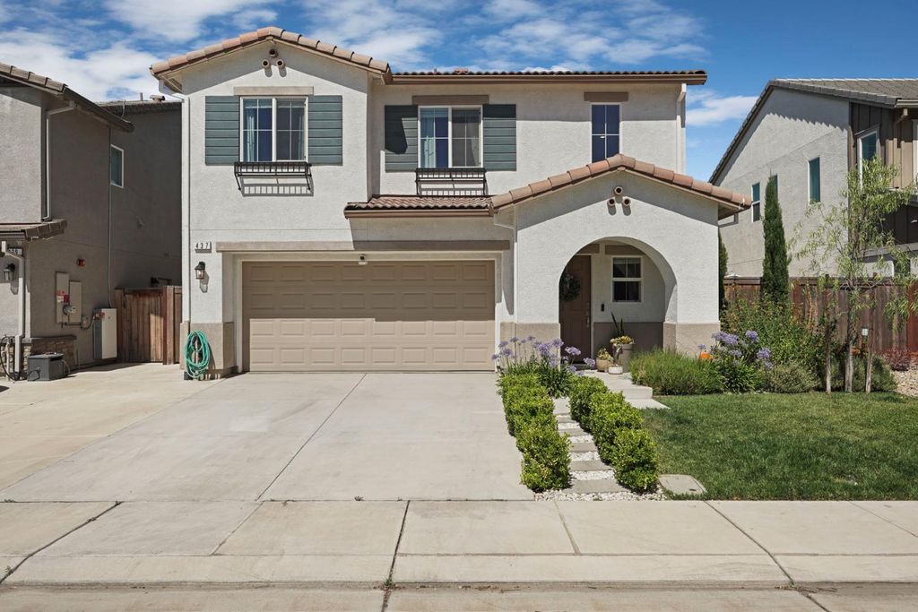 437 Rainbow Falls Ln, Manteca, CA 95337