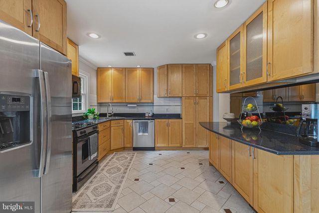 12006 WAYLAND ST, Oakton, VA 22124