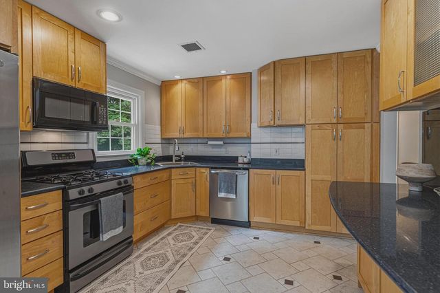 12006 WAYLAND ST, Oakton, VA 22124