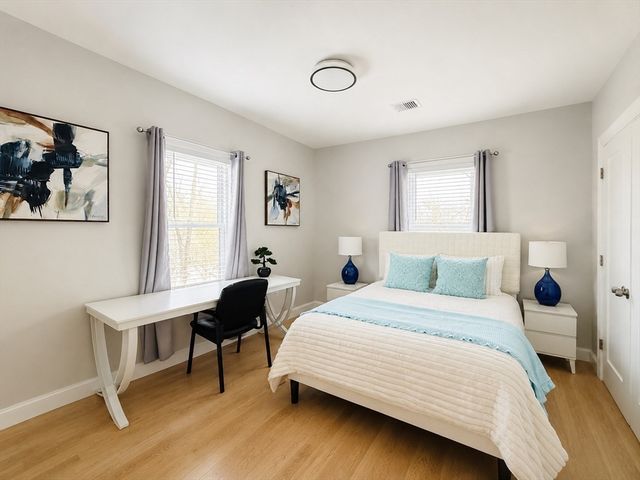 4 Baldwin St 4, Newton, MA 02458