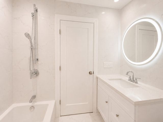 4 Baldwin St 4, Newton, MA 02458