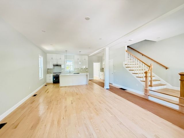 4 Baldwin St 4, Newton, MA 02458