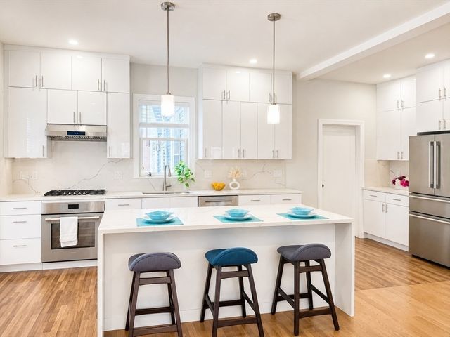 4 Baldwin St 4, Newton, MA 02458