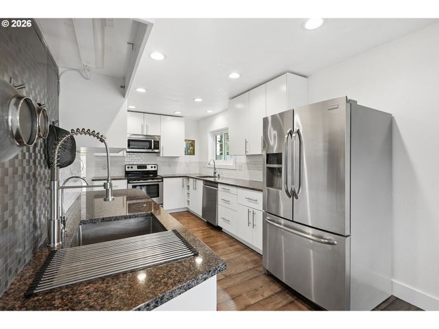 3915 Se RISLEY Ave, Milwaukie, OR 97267