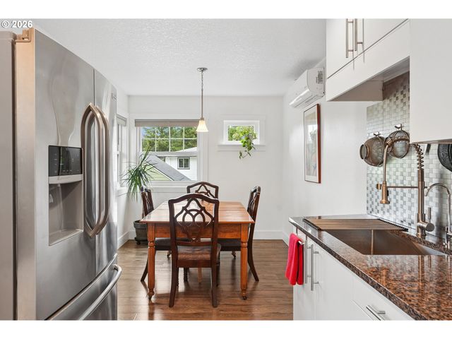 3915 Se RISLEY Ave, Milwaukie, OR 97267