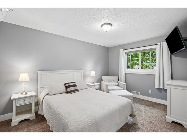 3915 Se RISLEY Ave, Milwaukie, OR 97267