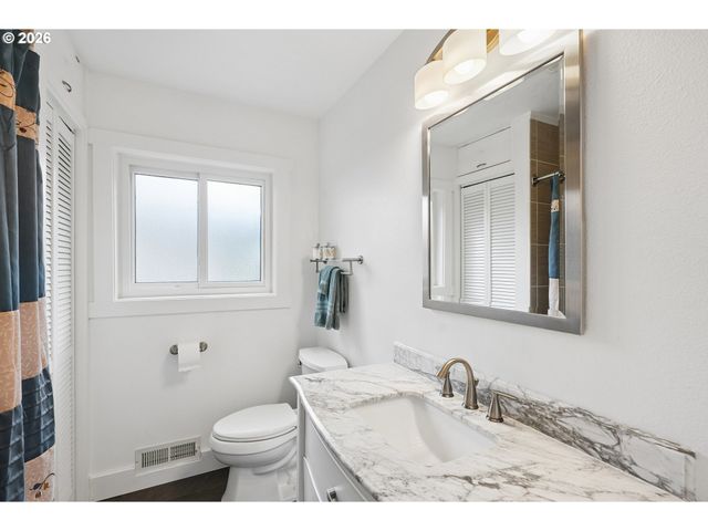 3915 Se RISLEY Ave, Milwaukie, OR 97267