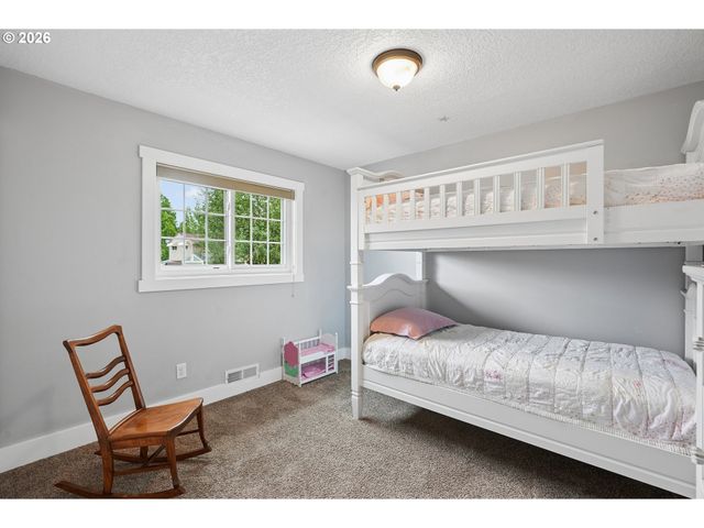 3915 Se RISLEY Ave, Milwaukie, OR 97267