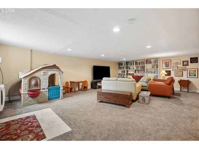 3915 Se RISLEY Ave, Milwaukie, OR 97267