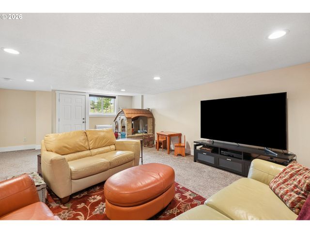 3915 Se RISLEY Ave, Milwaukie, OR 97267