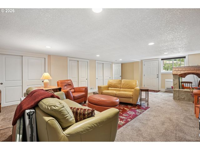 3915 Se RISLEY Ave, Milwaukie, OR 97267
