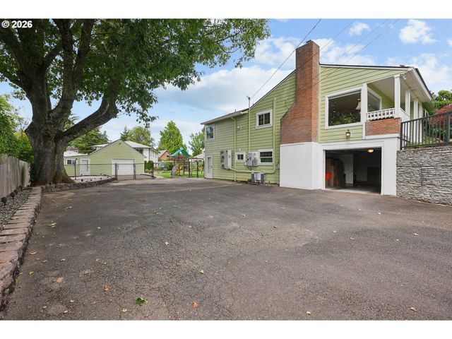 3915 Se RISLEY Ave, Milwaukie, OR 97267