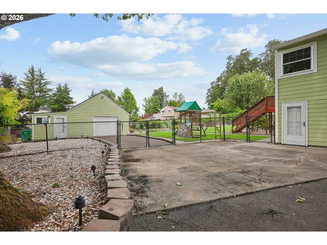 3915 Se RISLEY Ave, Milwaukie, OR 97267