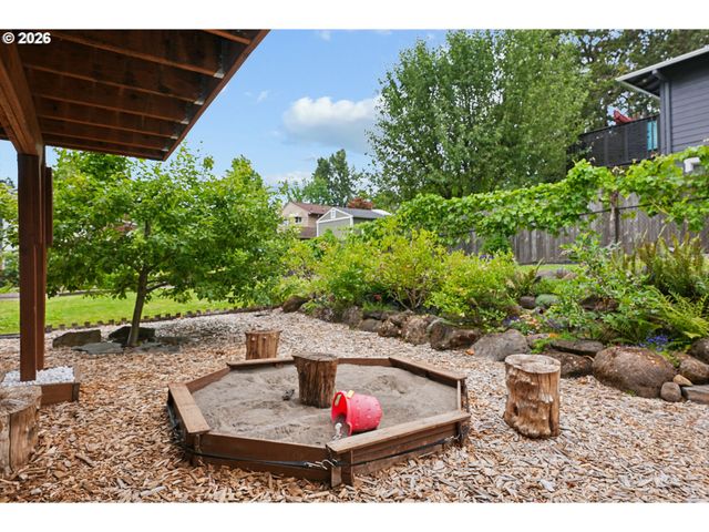 3915 Se RISLEY Ave, Milwaukie, OR 97267