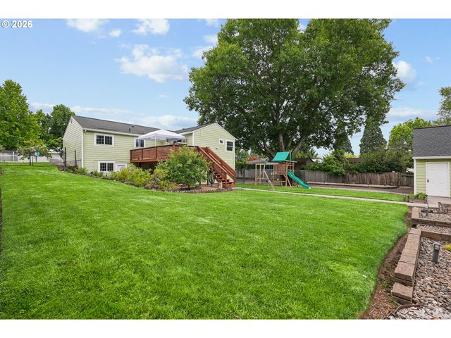 3915 Se RISLEY Ave, Milwaukie, OR 97267