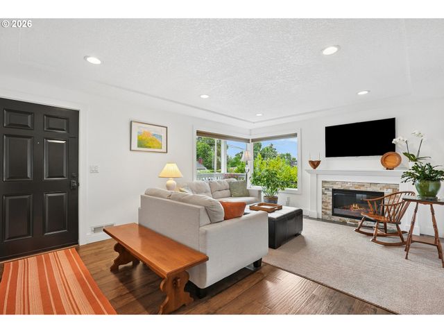 3915 Se RISLEY Ave, Milwaukie, OR 97267