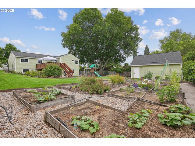 3915 Se RISLEY Ave, Milwaukie, OR 97267