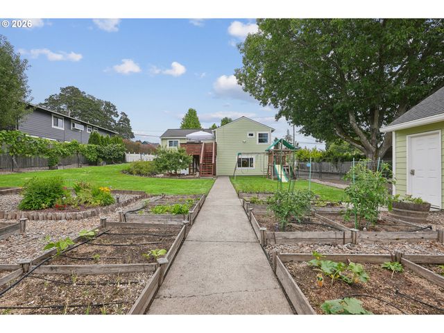 3915 Se RISLEY Ave, Milwaukie, OR 97267