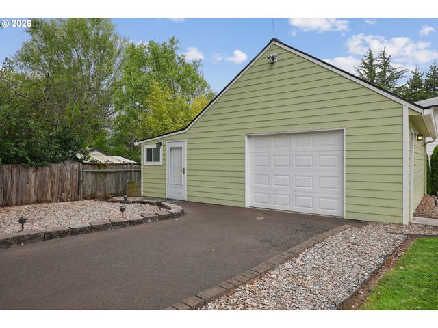 3915 Se RISLEY Ave, Milwaukie, OR 97267