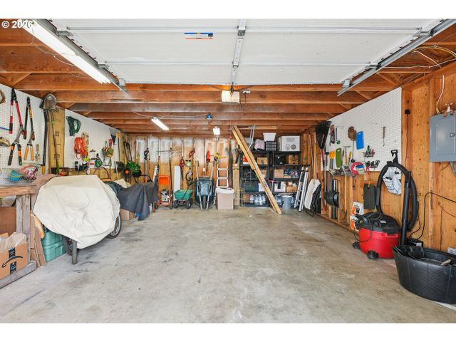3915 Se RISLEY Ave, Milwaukie, OR 97267