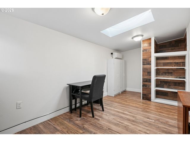 3915 Se RISLEY Ave, Milwaukie, OR 97267