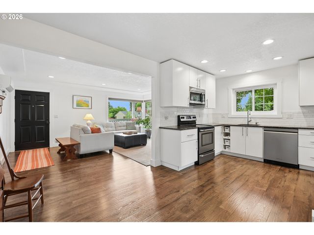 3915 Se RISLEY Ave, Milwaukie, OR 97267