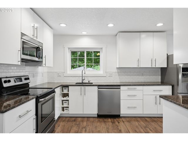 3915 Se RISLEY Ave, Milwaukie, OR 97267