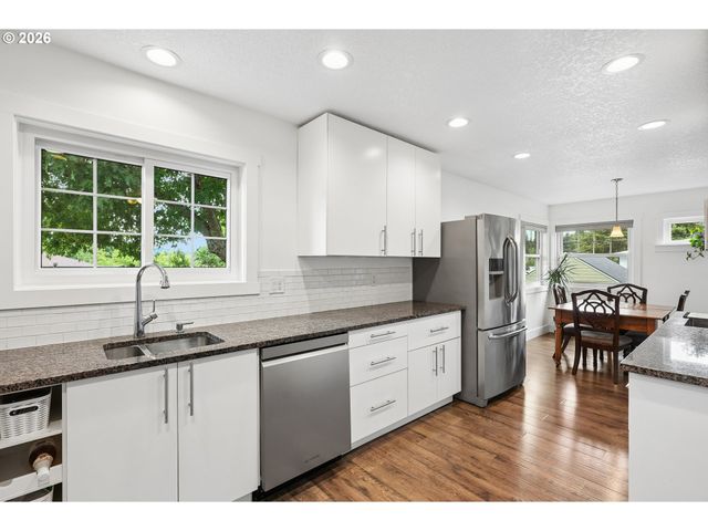 3915 Se RISLEY Ave, Milwaukie, OR 97267
