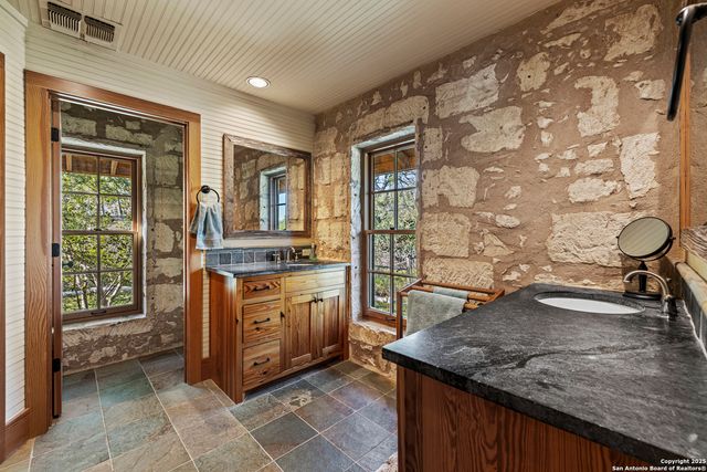 9402 Doss-Spring Creek Road, Doss, TX 78618