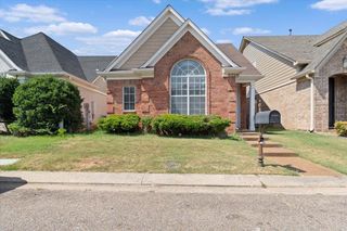 9122 E CINDERHILL CV, Memphis, TN 38016