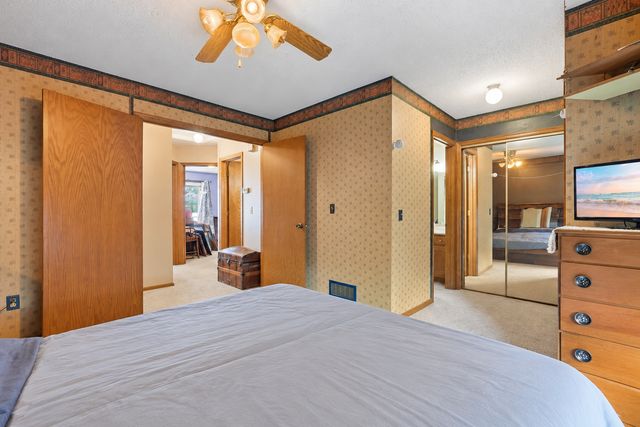 4272 Sun Cliff Road, Eagan, MN 55122