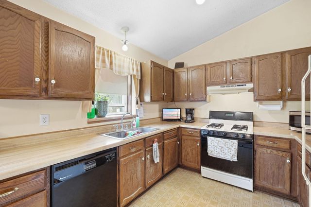 4272 Sun Cliff Road, Eagan, MN 55122