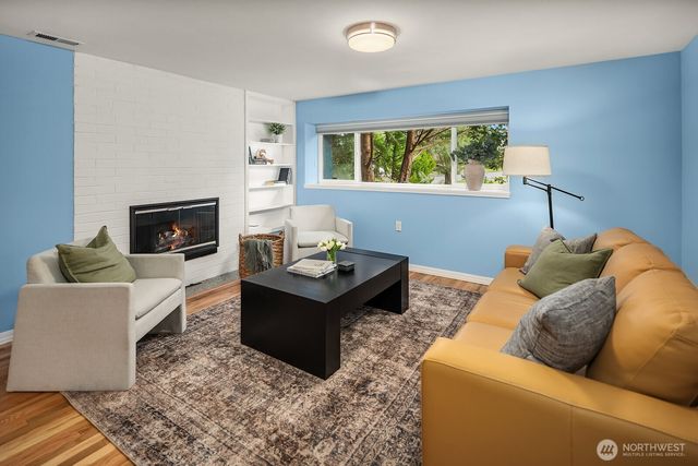 909 110th Avenue SE, Bellevue, WA 98004