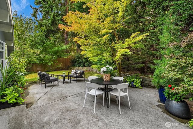 909 110th Avenue SE, Bellevue, WA 98004