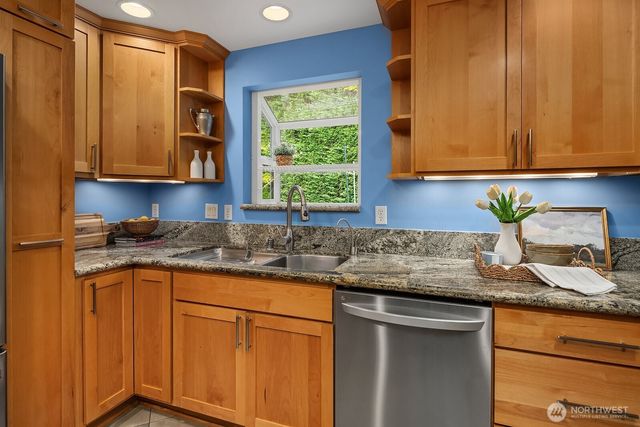 909 110th Avenue SE, Bellevue, WA 98004