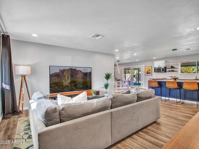 3010 E YUCCA Street, Phoenix, AZ 85028