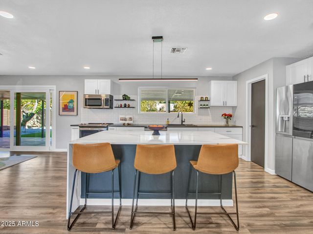 3010 E YUCCA Street, Phoenix, AZ 85028