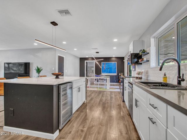 3010 E YUCCA Street, Phoenix, AZ 85028