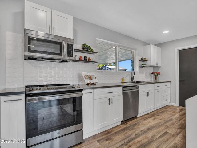 3010 E YUCCA Street, Phoenix, AZ 85028