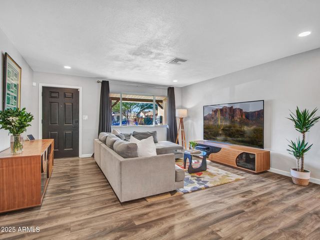 3010 E YUCCA Street, Phoenix, AZ 85028