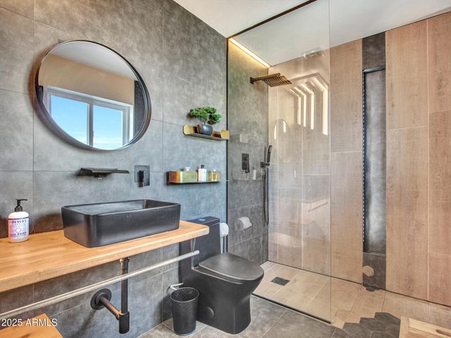 3010 E YUCCA Street, Phoenix, AZ 85028