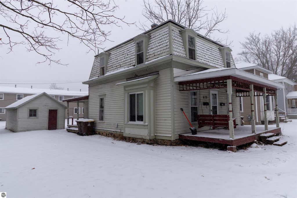 Image 2 of property listing at 628 Oak, Mt Pleasant, MI 48858