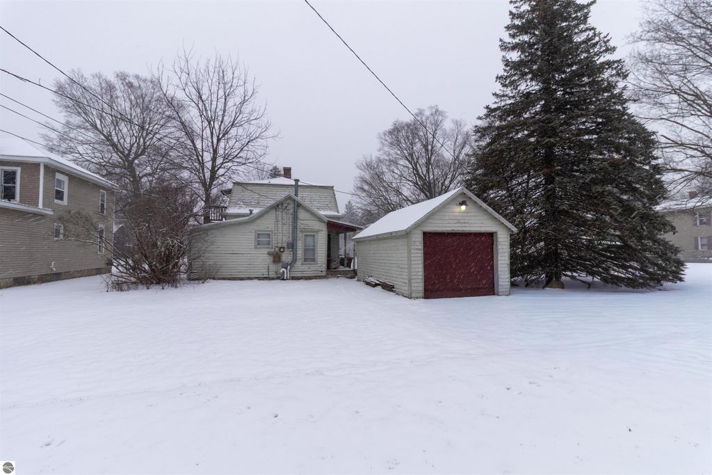 Image 3 of property listing at 628 Oak, Mt Pleasant, MI 48858