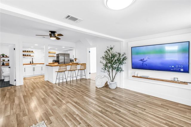 1537 39TH STREET S, St Petersburg, FL 33711