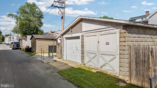 254 DUKE ST, Ephrata, PA 17522