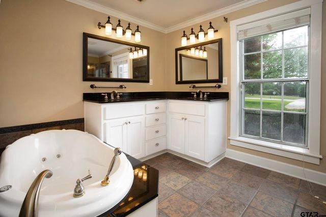 18722 Ridgeline Rd, Tyler, TX 75703