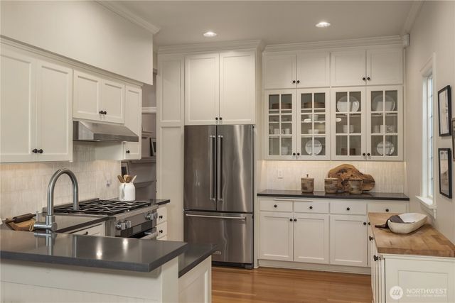 716 15th Avenue E, Seattle, WA 98112