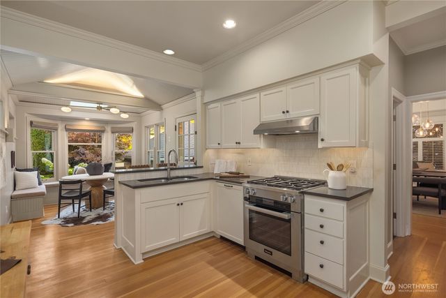 716 15th Avenue E, Seattle, WA 98112
